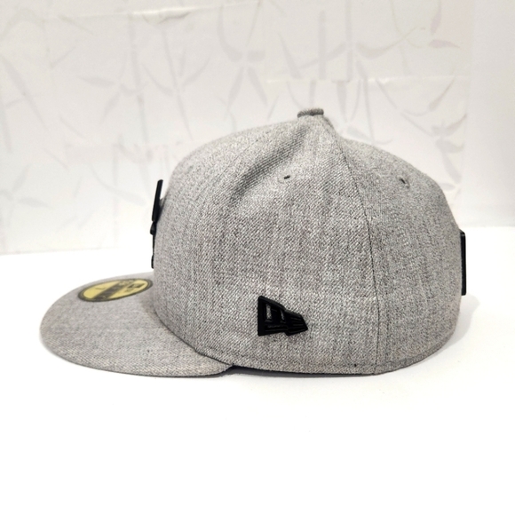 New Era NBA Chicago Bulls Metal Badge 59FIFTY Fitted Cap Gray 7 55.8cm EUC - Picture 2 of 10
